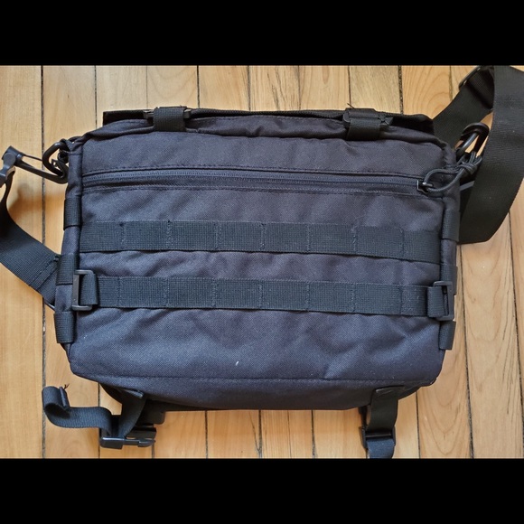 Red Rock Messenger Bag - Picture 3 of 3